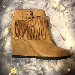 👢Cute Tan Fringe Wedge Ankle Boots 👢